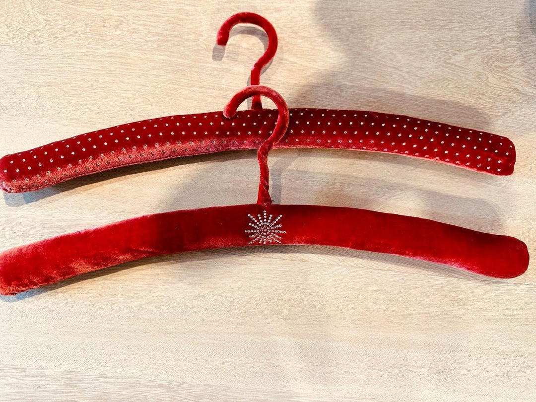 GANCHOS DE ROPA ROJOS